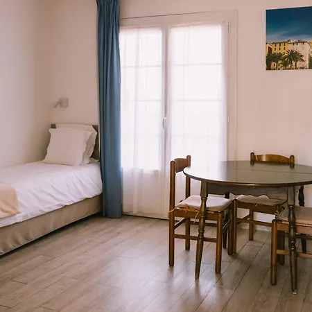 Ξενοδοχείο με διαμερίσματα Creste E Mare 2*